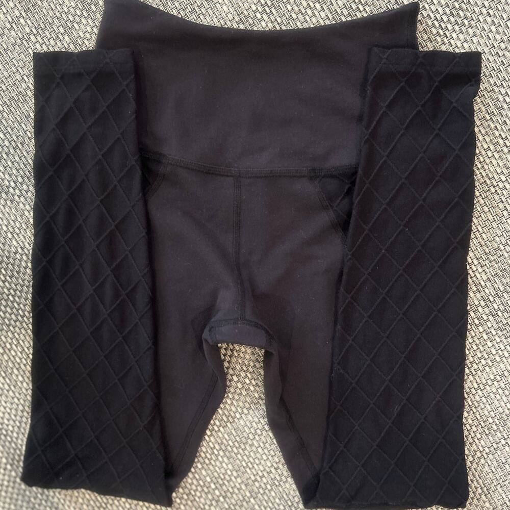 BEYOND YOGA Black Trellis Windowpane Quilted Texture Leggings Black S